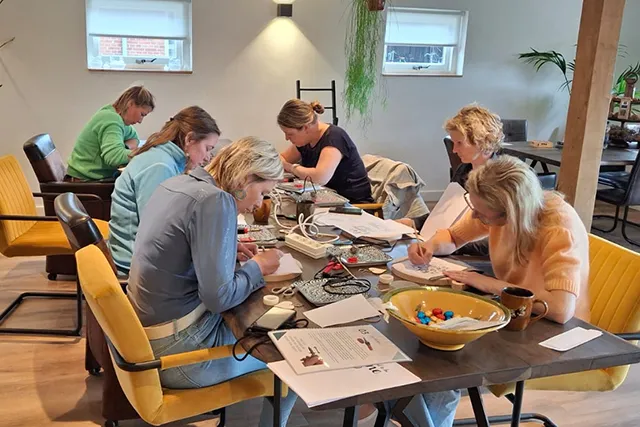 Astrid Brouwers Workshopbox houtbranden huren 5-30 personen