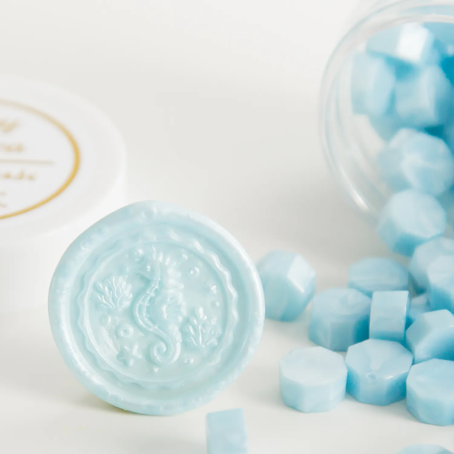 Jessy at Sea Ice Blue zegellak pot 100 kralen lichtblauw
