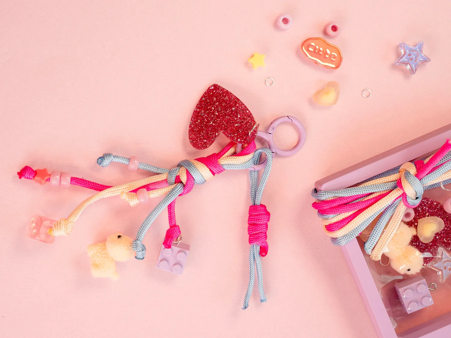 La Petite Epicerie Mini Kit Bag Charm Puppy Pocket tassenhanger set