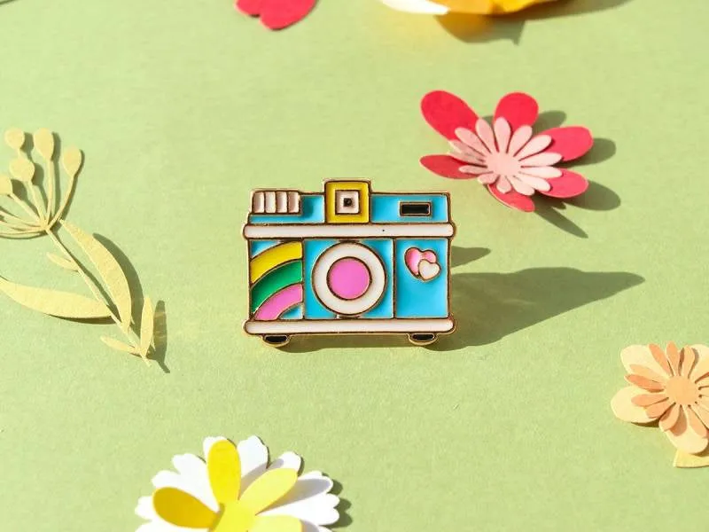 La Petite Epicerie pin fotocamera emaille 2,5 cm