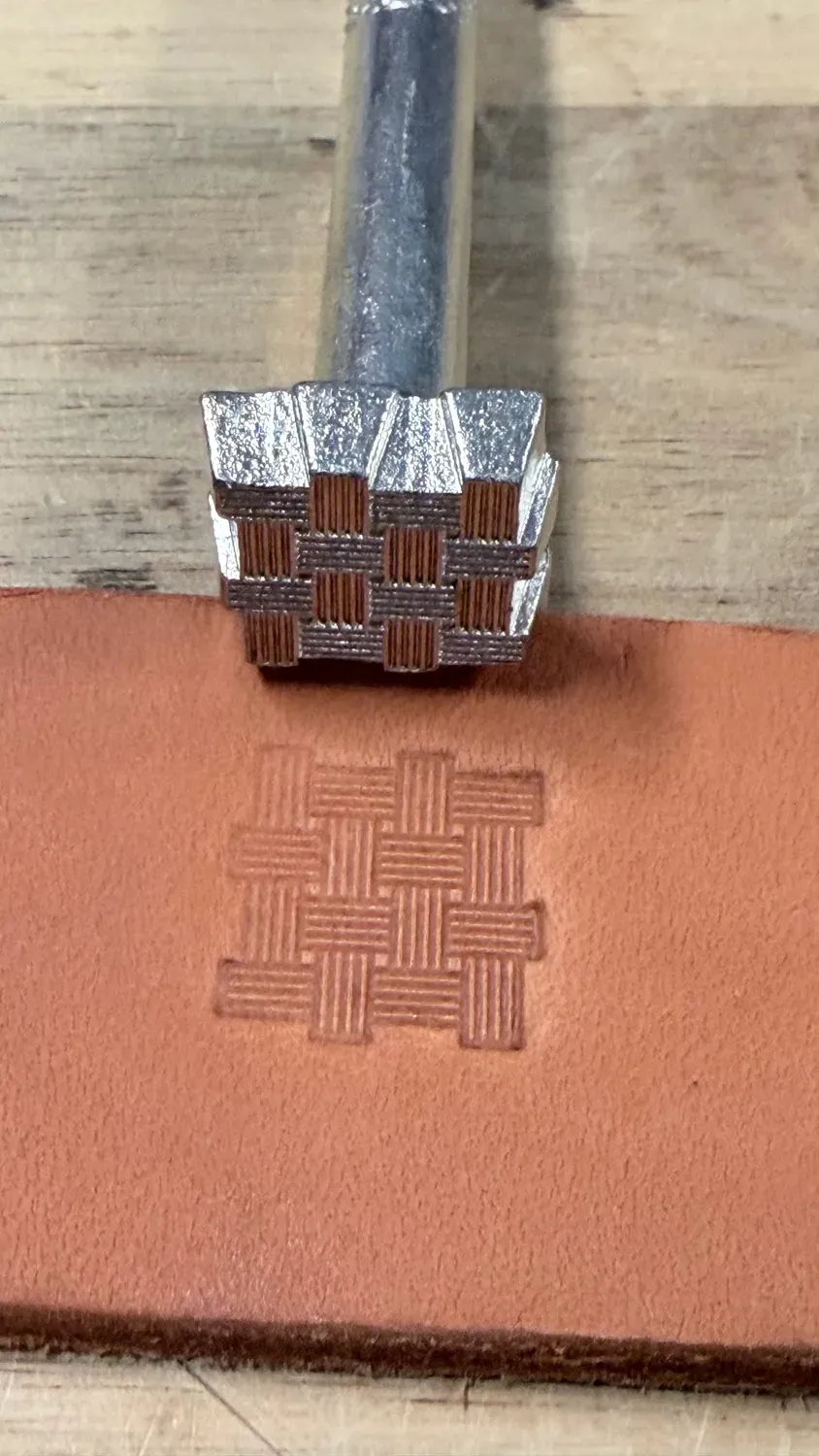 Leather House K-146 leerstempel mandvlecht patroon