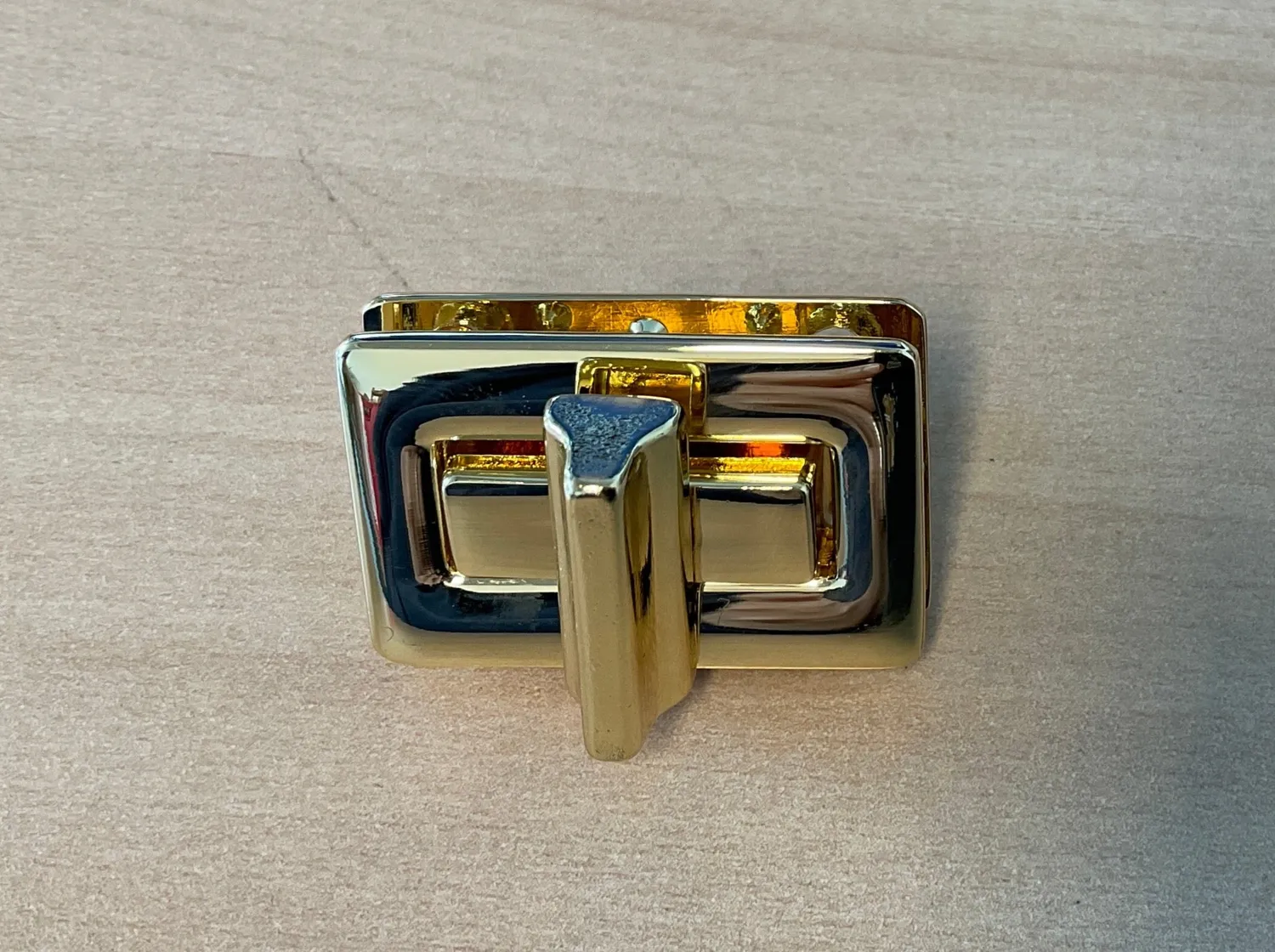 Leather House Square Turn Lock 20x30mm tasslot zilver