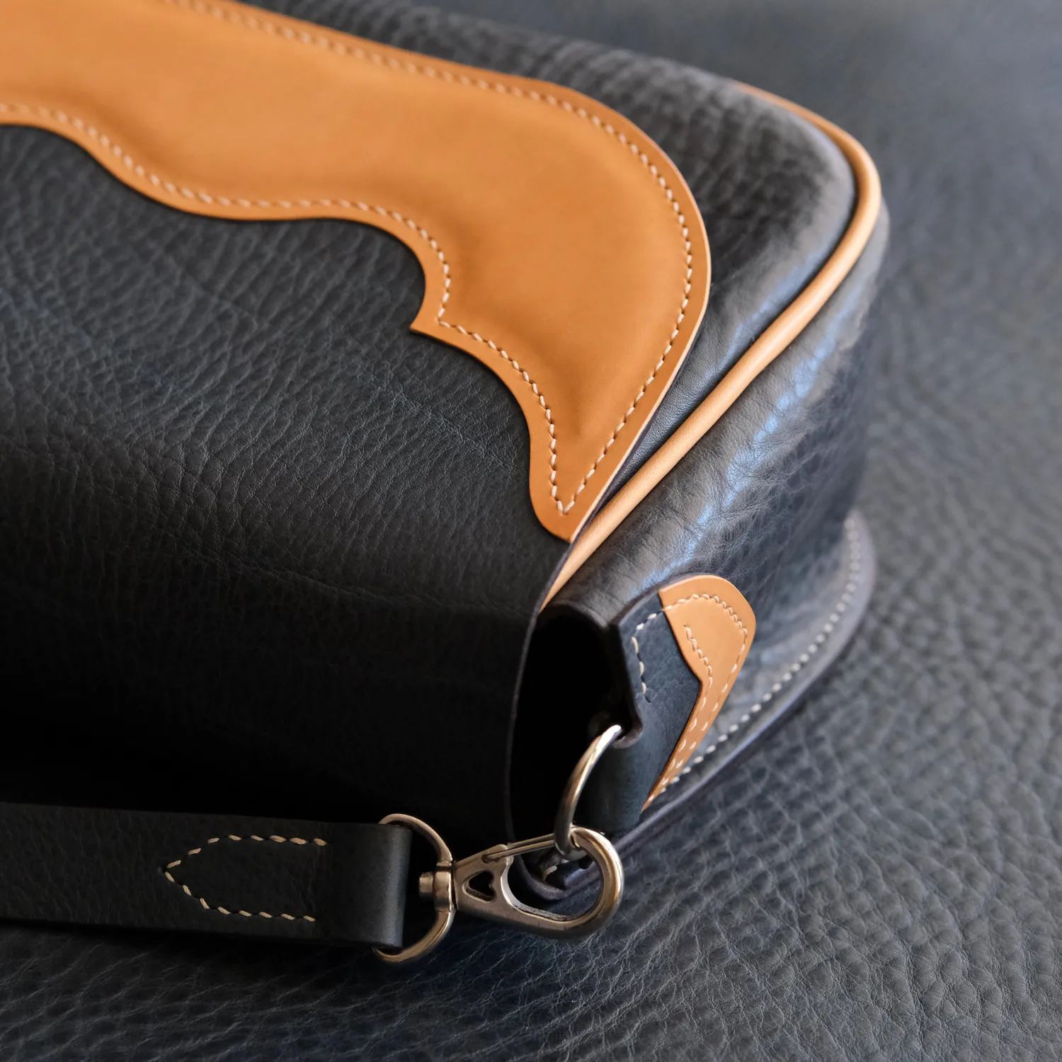Leather House The Frigate taspatroon pdf leer