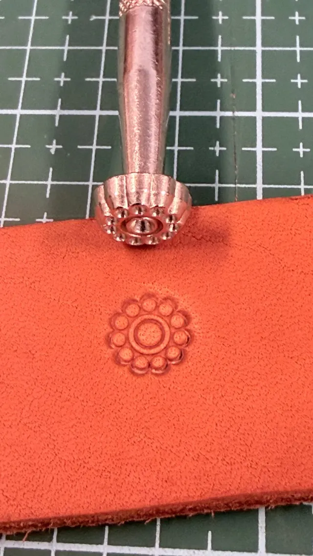 Leather House E-602 stempel leerbewerking