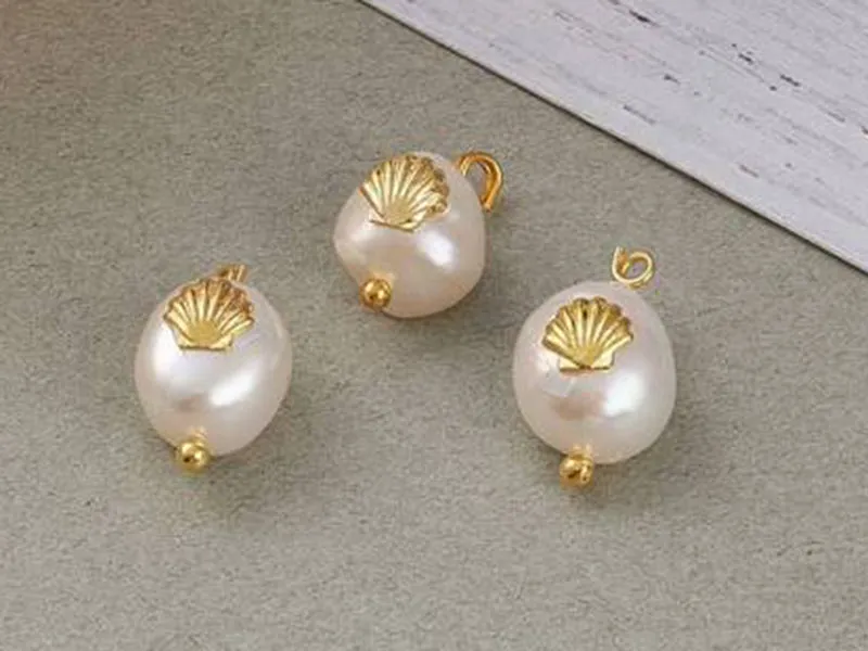 La Petite Epicerie hanger parel 13 mm wit goud per stuk