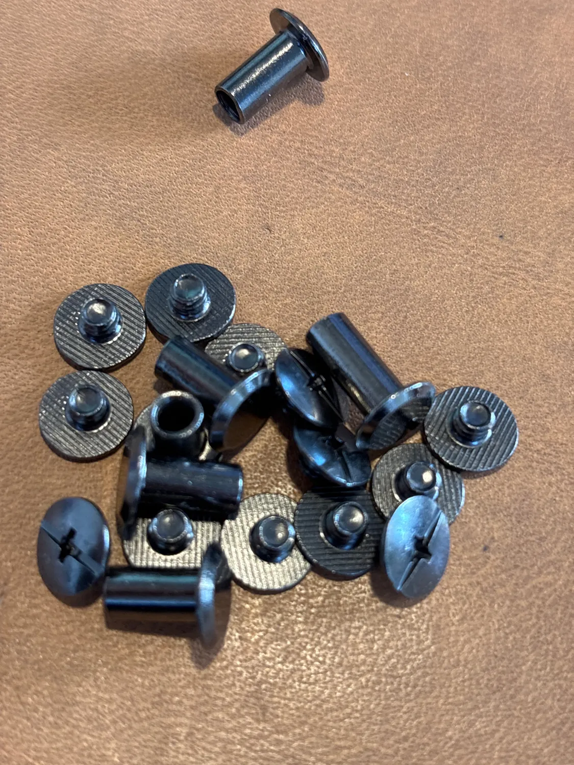 Leather House Chicago Screws boekschroeven 25 stuks goud losneembaar