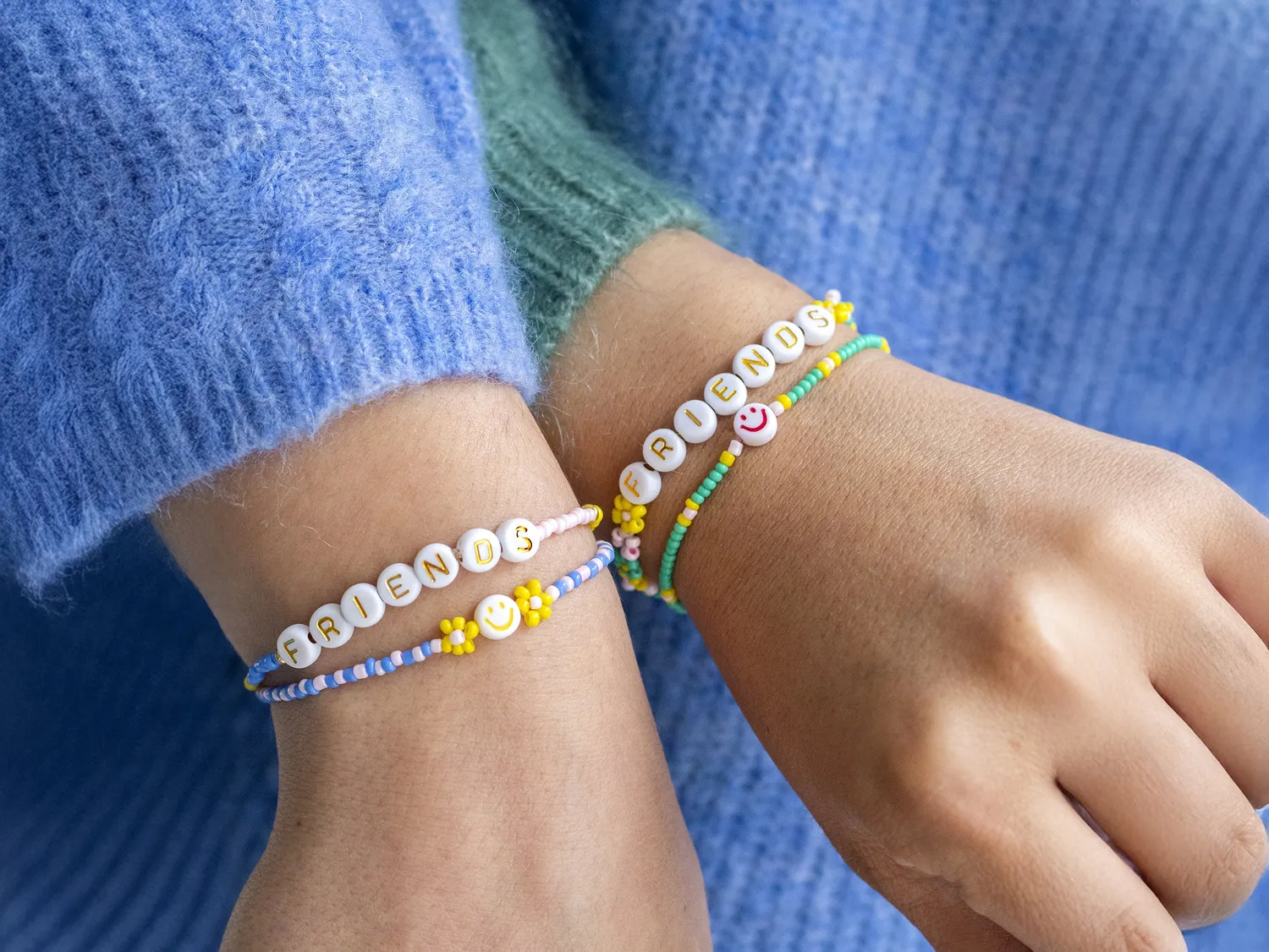 La Petite Epicerie Friends armbandenset 4 armbanden pop