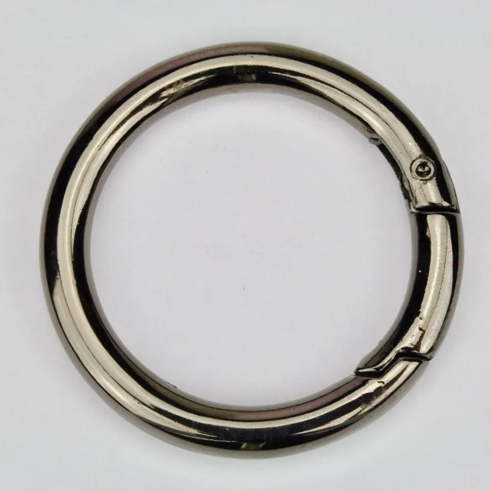 Leather House ring met veer sieraadsluiting 40 mm zwart gunmetal