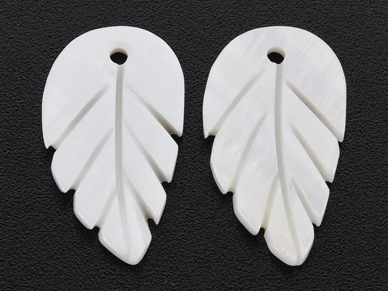 La Petite Epicerie hangers blad schelp wit 22 mm 5 stuks