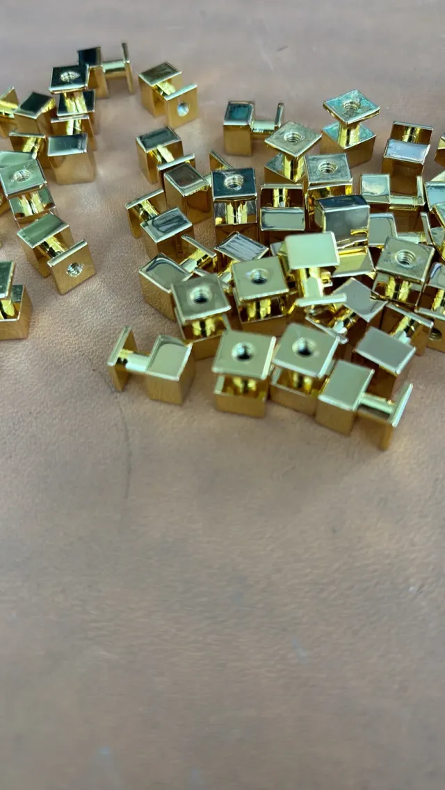 Leather House Vierkante Leerknop Goud Zilver 8x8 mm