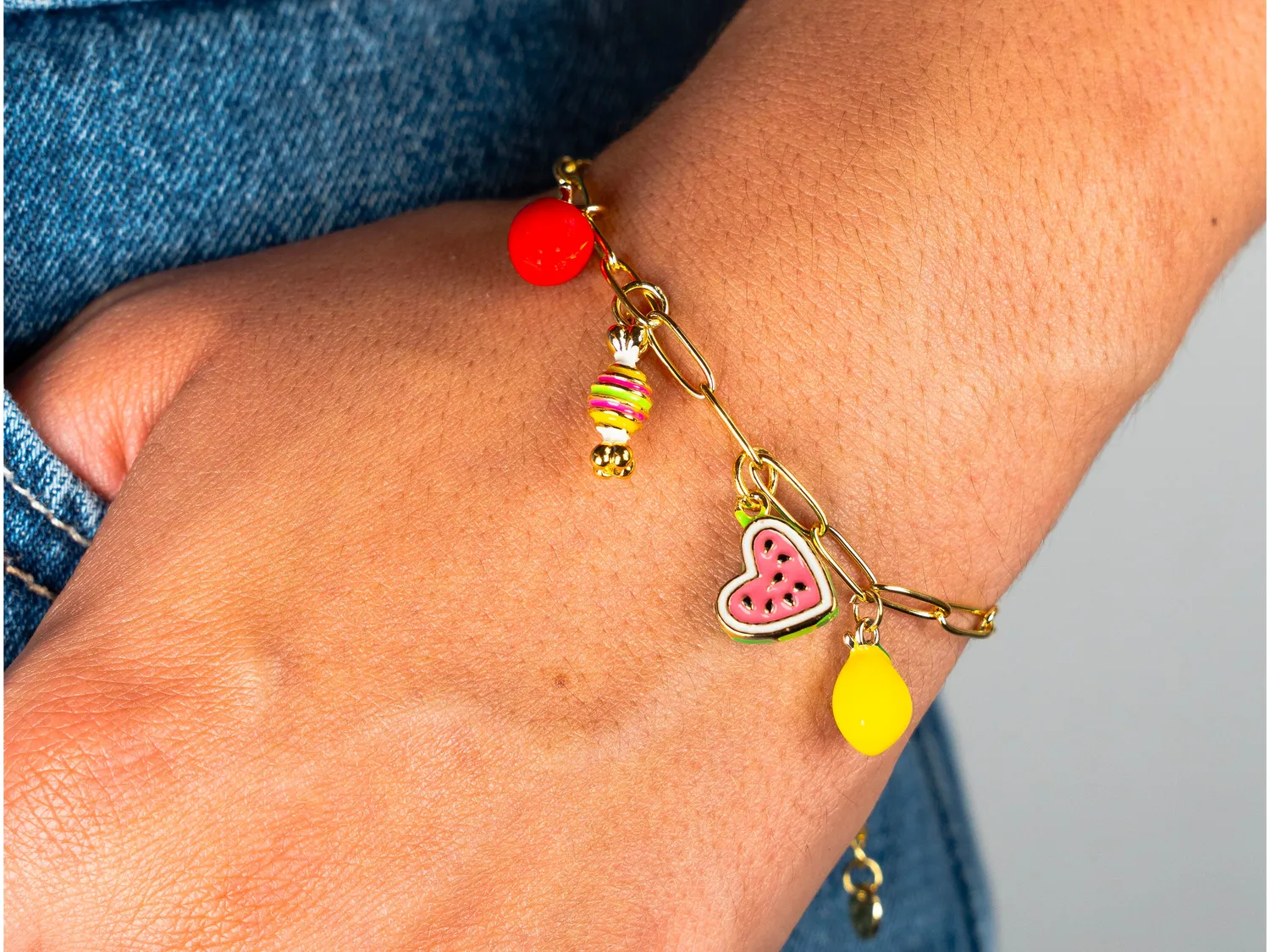 La Petite Epicerie Walking on Sunshine sieraden set bedels