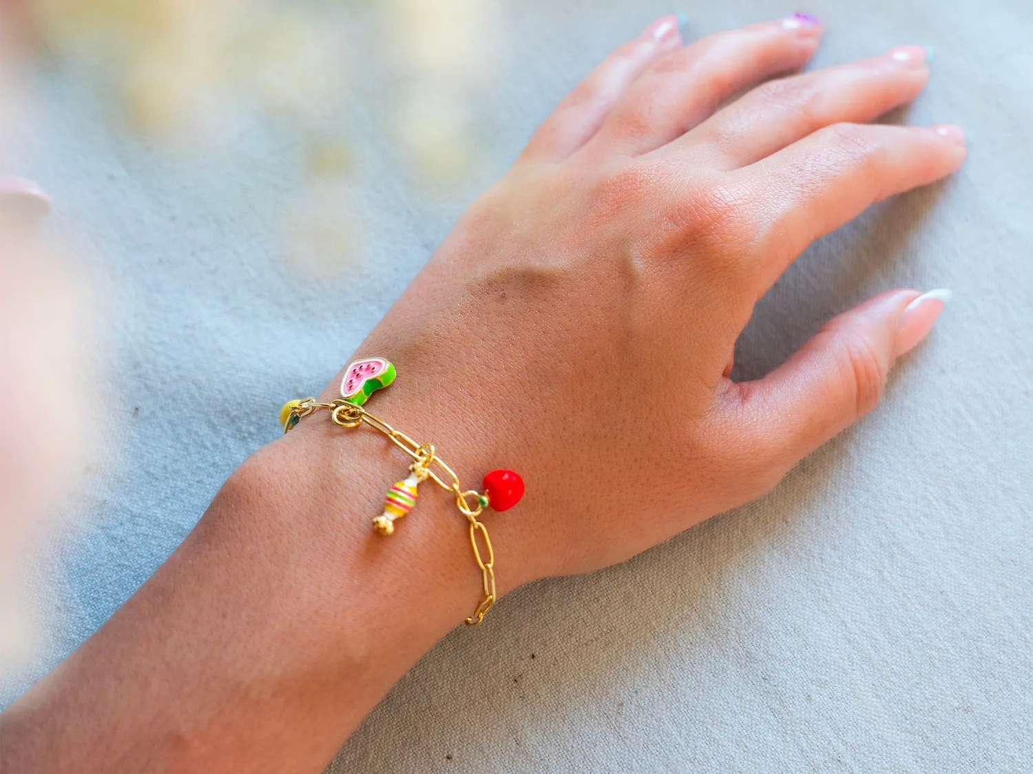 La Petite Epicerie Walking on Sunshine sieraden set bedels