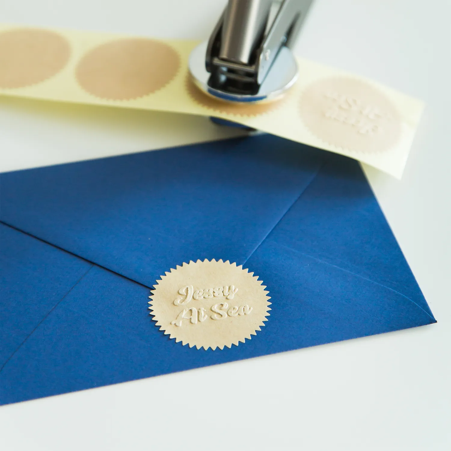 Jessy at Sea Embossing stickers kraft 100 stuks 45 mm