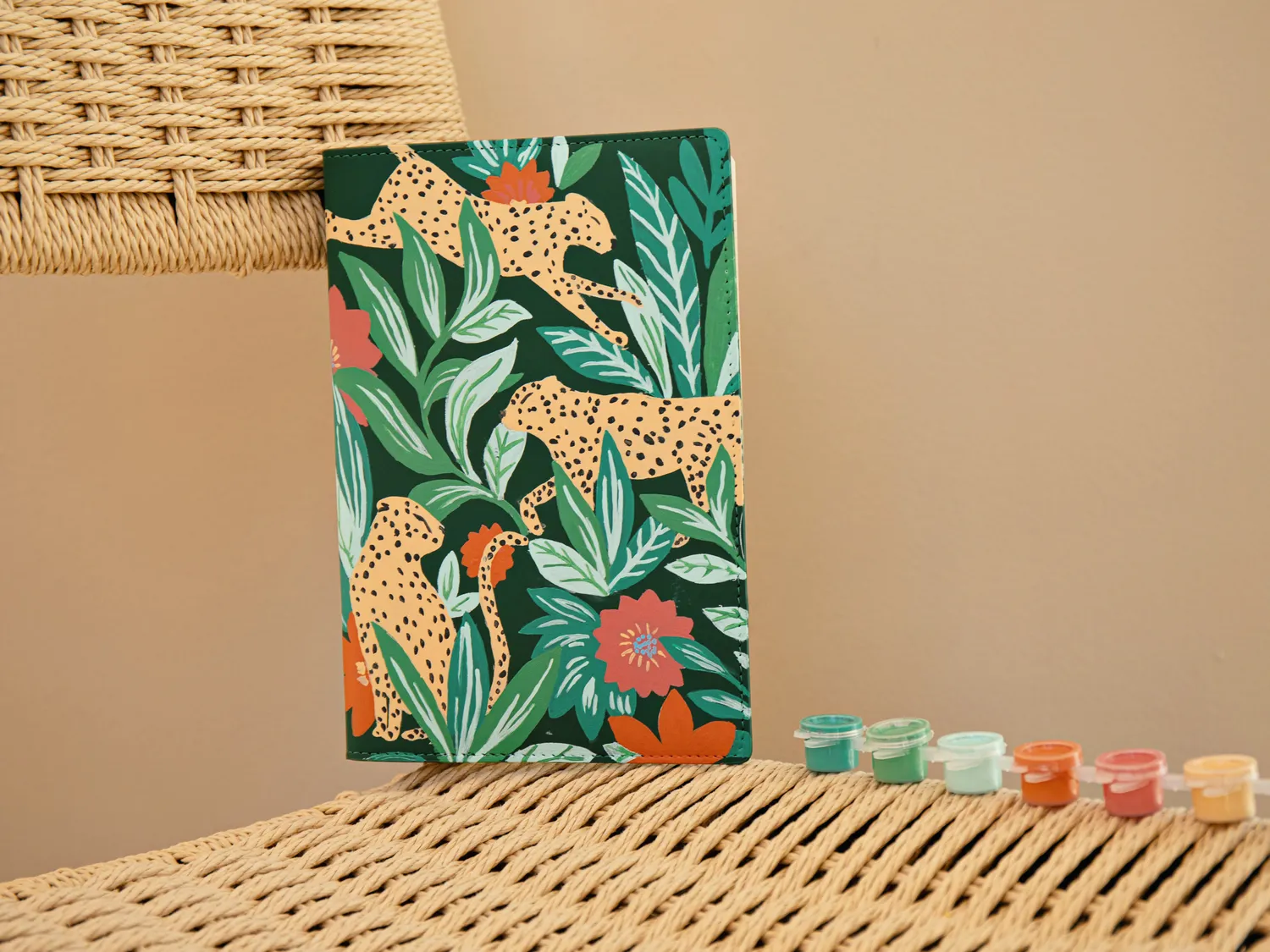 Petit Pinceau Leaping Leopards schilderboek luipaard A5