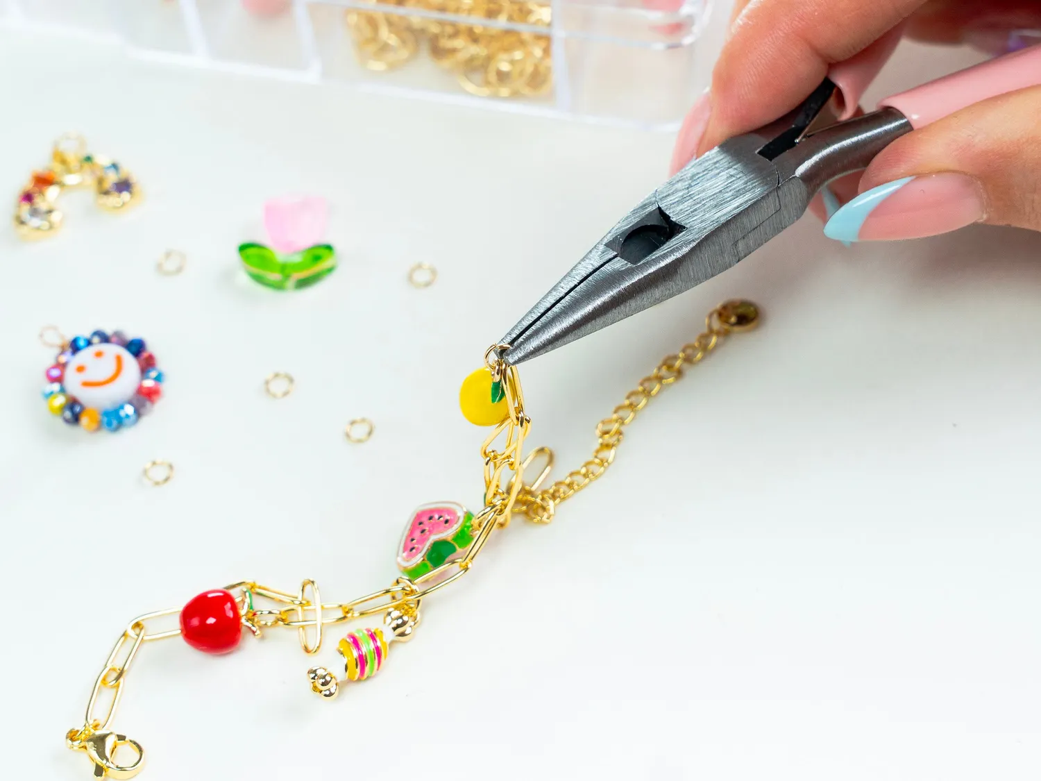 La Petite Epicerie Walking on Sunshine sieraden set bedels