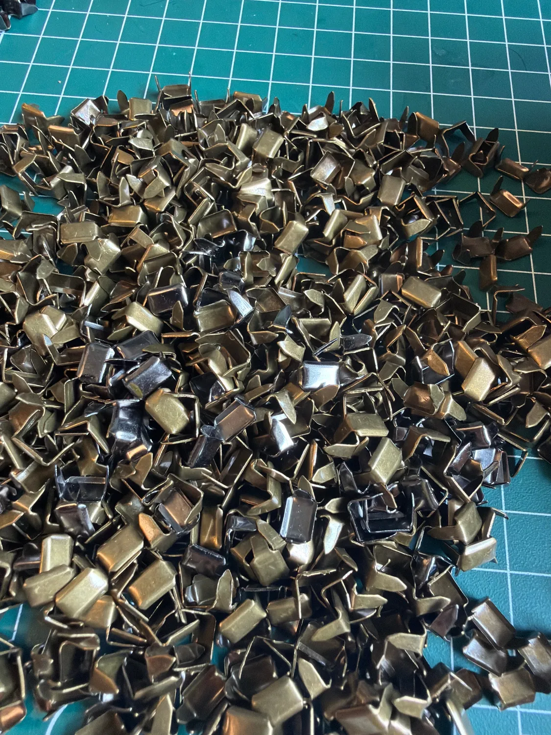 Leather House Nietjes voor riemlussen oud goud 8x5 mm