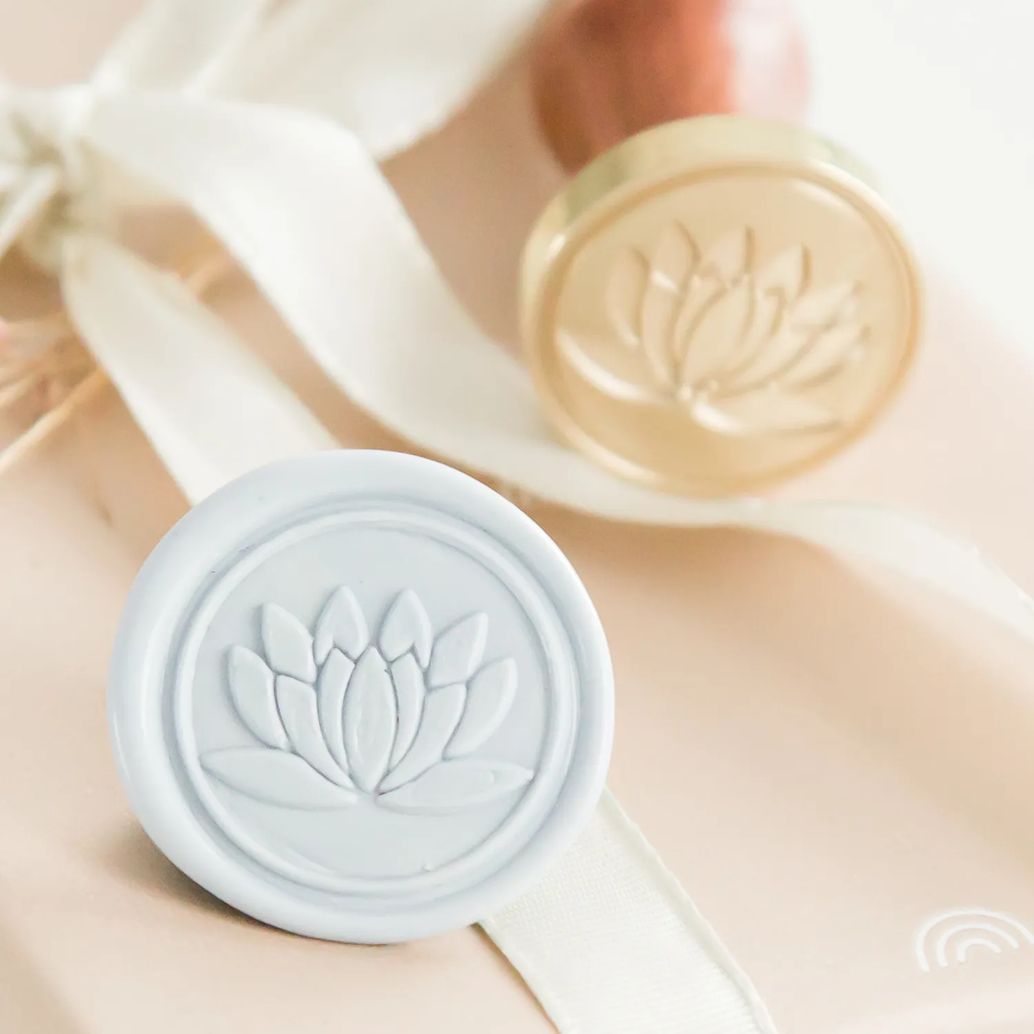Jessy at Sea Lotus Flower waxzegel stempel 25 mm lotus