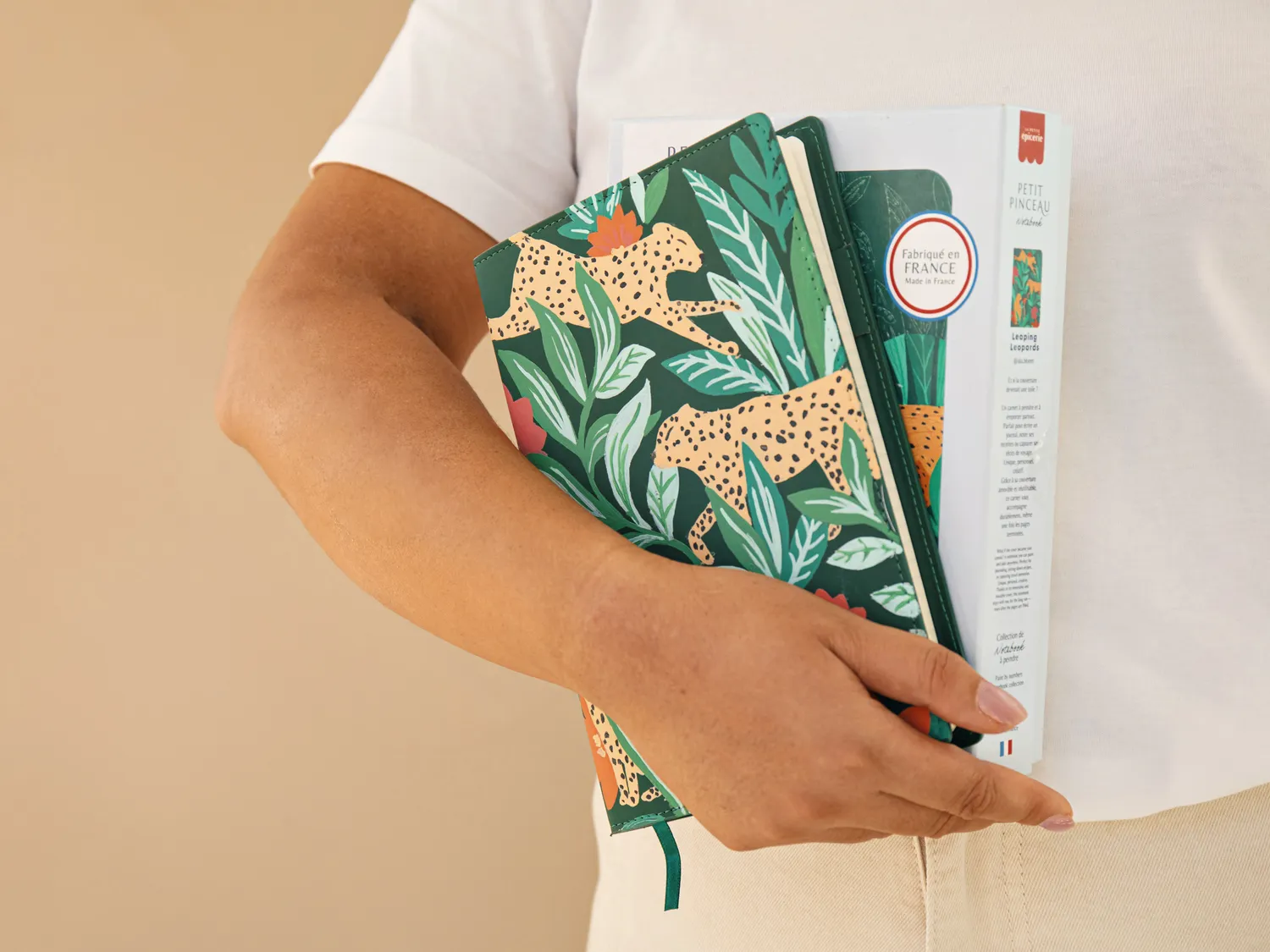 Petit Pinceau Leaping Leopards schilderboek luipaard A5
