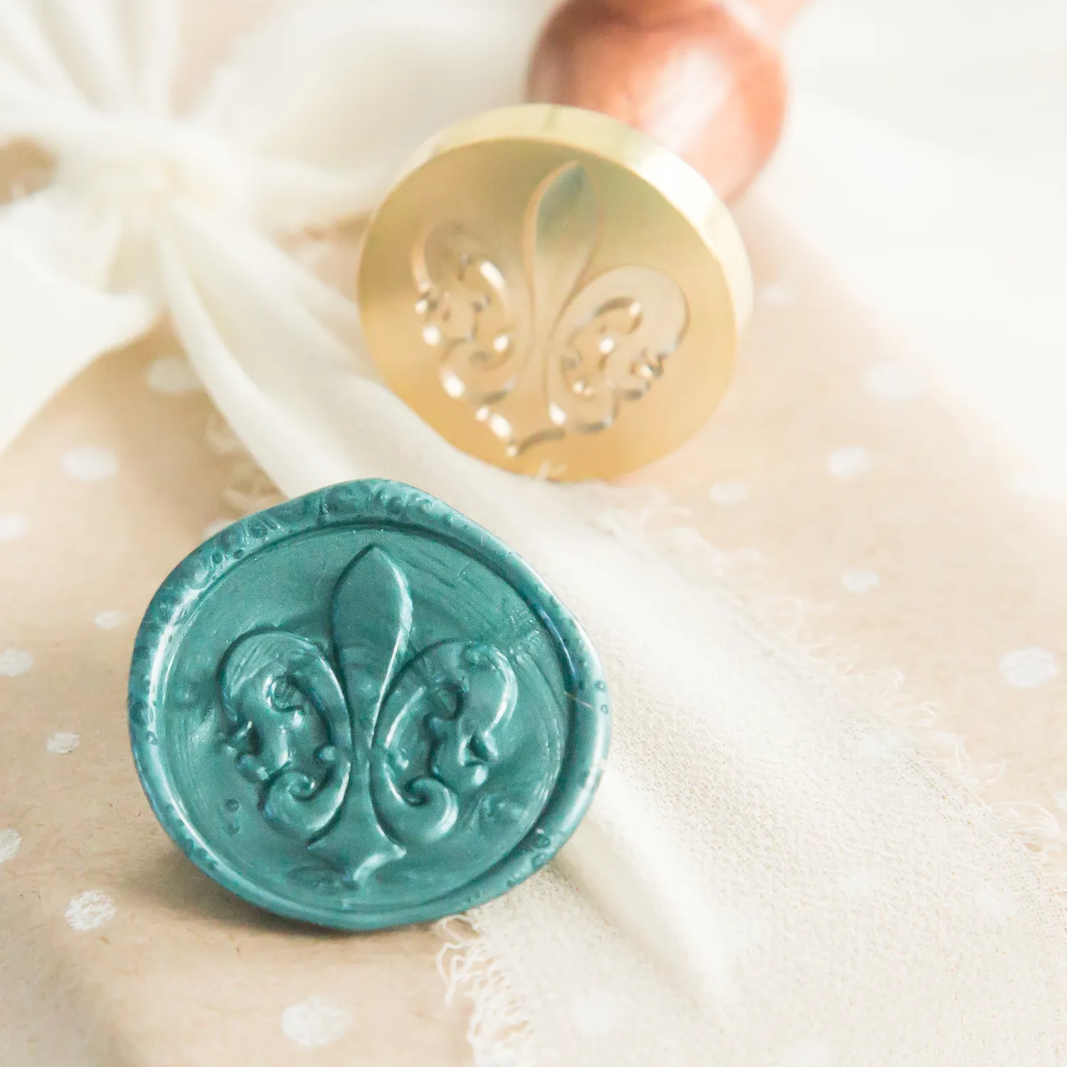 Jessy at Sea Fleur-de-Lis wax stempel 25mm lelie