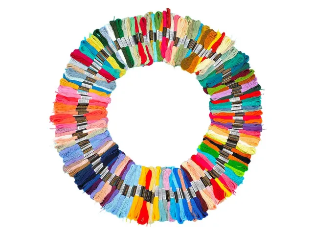 La Petite Epicerie Borduurgaren 150 kleuren polycotton 150 strengen